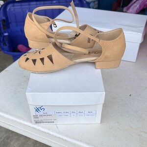 Chic Tan Leather Heels for Women